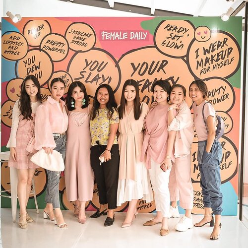 Kath nemplok ala cecek ke @merli_sansan [GIVEAWAY ALERT] Masih inget dengan keseruan #JakartaXBeauty2019 kemarin? Good news for all, Female Daily bakal membawa keseruan ini ke Surabaya di SurabayaXBeauty2019! Diadakan di Convention Center Tunjungan Plaza 3 tanggal 8-10 November 2019, dan aku juga mau bagi-bagi sepuluh 3 DAY PASS nih untuk datang ke acara SurabayaXBeauty 2019 GRATIS buat 5 pemenang! Caranya gampang banget, kamu tinggal sebutin aja alasan kamu pingin datang ke acara SurabayaXBeauty 2019 ini dan tag 1 orang teman yang bakal kamu ajak ke sana. Jangan lupa juga tulis hashtag #SurabayaXBeauty2019 dan mention ke @femaledailynetwork @fdxbeauty pada jawaban kalian. *Pemenang akan diumumkan oleh Female Daily di kolom komentar dan tim Female Daily akan mengirimkan DM untuk pengambilan tiketnya*. Good luck and see you at SurabayaXBeauty 2019!.....#bloggerindonesia #lookbookindonesia #beautyguru #beautyvlogger #beautyblogger #clozetteid #bloggerstyle #fashionblogger #fashionstylea #fashionindo #indonesianbeautyblogger #indonesian_blogger #indonesiabeautyblogger #youtubeasia #youtuberindonesia #clozetteambassador