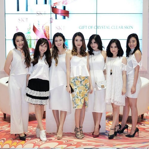 Thank you @skii for having US
Gak bs photo sama smua tp thank you yang udah dateng ya 😁😁
.
.
.
#skiigifts #changedestiny #ClozetteID #ClozetteIDXSKIISBY #ootdindo #ootdindonesia #fashionid #fashionindo #bloggerindonesia #lookbookindonesia #beautyguru #beautyvlogger #beautyblogger #bloggerstyle #fashionblogger #fashionstyle #fashionindo #indonesianbeautyblogger #indonesian_blogger #indonesiabeautyblogger #youtuber #youtubeasia #youtuberindonesia #muasurabaya #makeupartistsurabaya #makeupindonesia #brandindonesia #beautyindonesia #indobeautygram#stylehaul