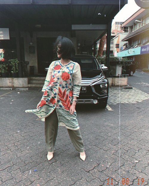Flourishing 🌺🍃 @matajituindonesia
.
.
.
#matajitu #ethnicstyle #ethnicwear #outerwear #dressoftheday #inspirationsstyle #stylefashion #stylediary #styleindonesia #indostyle #bordir #embroideryflowers #fashionideas #fashionindo #fashioninfluencer #clozetteid #xpander #xpanderid #mangoindonesia #mitsubishiindonesia