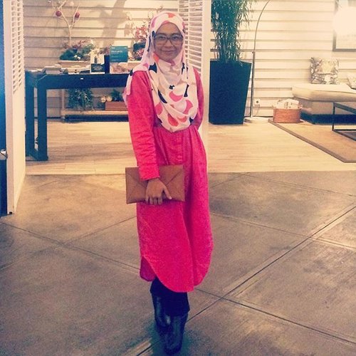 When in doubt, wear #pink to brighten your day ;) #ootd #hotd #officestyle #hijabstyle #hijabfashion #hijabootdindo #ClozetteID