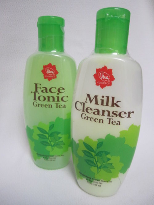 ngga salah punya duo-dinamic ini :) Milk cleanser & toner Green Tea