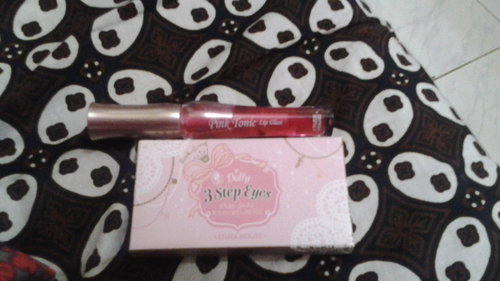 My new ETUDE HOUSE 3 Step Eyes and Pink Tonic lip glass I got 