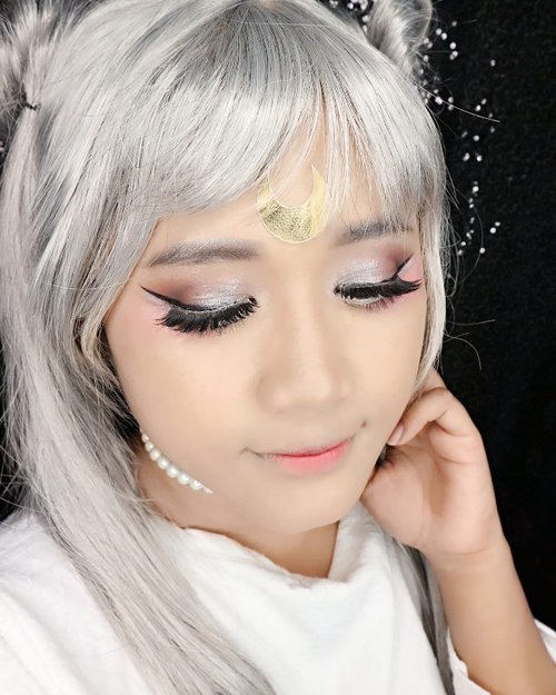I've grown up watching anime, and Sailormoon is my Favorite anime. So, i create this look inspired by Neo Queen Serenity. I am using @shuuemuraid #coloratelier eyeshadow in Medium Brown 875, Medium gray 960, Black M 990, G Silver, and their lovely matte eyeshadow in Ume Pink 145. 
I join #coloratelierchallenge #mycoloratelier by #shuuemuraid 
Wish me luck ~

#mymakeup #princessserenity #sailormoon #beautyblogger #clozetteid #clozetteidgirl