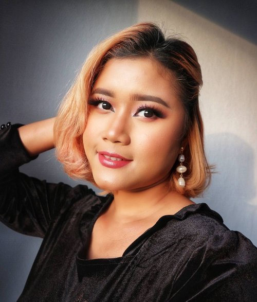 Last picture before 2021. 

Is been along time I never update my makeup photo. 
I have a tutorial in my tiktok for this looks, but I will upload too in reel.

So check my reels. 🥰

#makeup #makeupideas  #mua #makeupartistsworldwide  #wakeupandmakeup #beautybloggerindonesia #indonesiabeautyblogger #beautynesiaid #kbbvfeautured #clozetteid #tampilcantik #tipskecantikan #undiscovered_muas #shorthairstyle #ragamkecantikan #makeupaddict #makeupoftheday #makeuplover #100daysofmakeup #makeup #bunnyneedsmakeup #makeuptutorial #loveyourself #tampilcantik #tipsmakeupid
#belgiummakeupartist
#yukalicious15