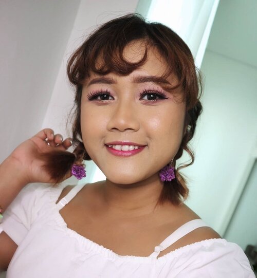 Hi! Hi! 
Happy Sunday Everyone!! Uda Hari minggu aja nih. Gak berasa ya. Perasaan kmrn masih hari senin. 😂😁 Hari ini aku akan upload video tutorial baru. Tunggu aja ya di YouTube channelku. 
Yg punya kulit sawo matang wajib nonton ya 😘♥️ XOXO

#makeup #makeupideas
#tutorialmakeup
#beautybloggerindonesia
#beautynesiaid #clozetteid #indobeautygram #indonesiabeautyblogger #simpelmakeup #tampilcantik #yukalicious15