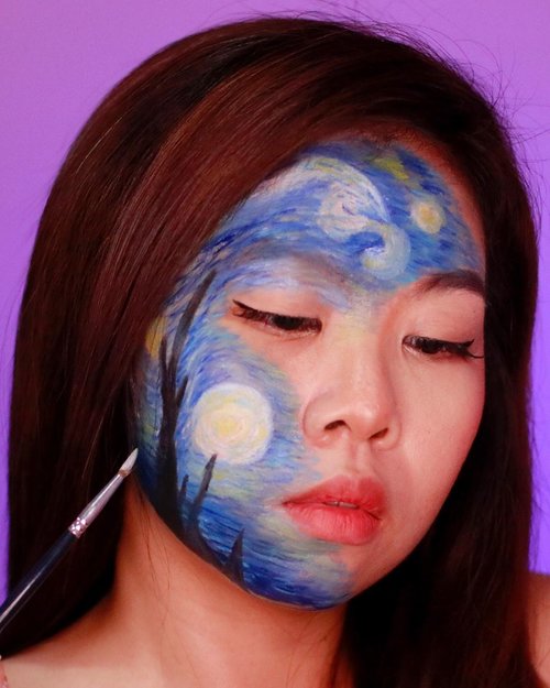 STARRY NIGHT 🌌✨
Inspired by Vincent Van Gogh 👨🏻‍🎨🎨
.
.
.
.
.
.
.
.
.
.
.
.
.
#starrynightmakeup #starrynight #vincentvangogh #artmakeup #makeupart #creativemakeup #facepaintersofinstagram #clozetteid #makeup #wakeupandmakeup #beautybloggers #makeuptransformation #100daysofmakeup #bunnyneedsmakeup #ragamkecantikan #makeupinspo #undiscoveredmuas #makeupaddict #fantasymakeup #faceart #artisticmakeup #facepaint #facepainting #makeupartistry #instamakeupartist #makeupideas #zonamakeupid #makeupindo #bvloggerid