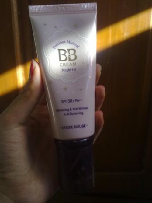 Precious Mineral Bright-Fit from Etude is a very good BB cream for daily use. It doesn't leave my skin oily, yet has a fine coverage