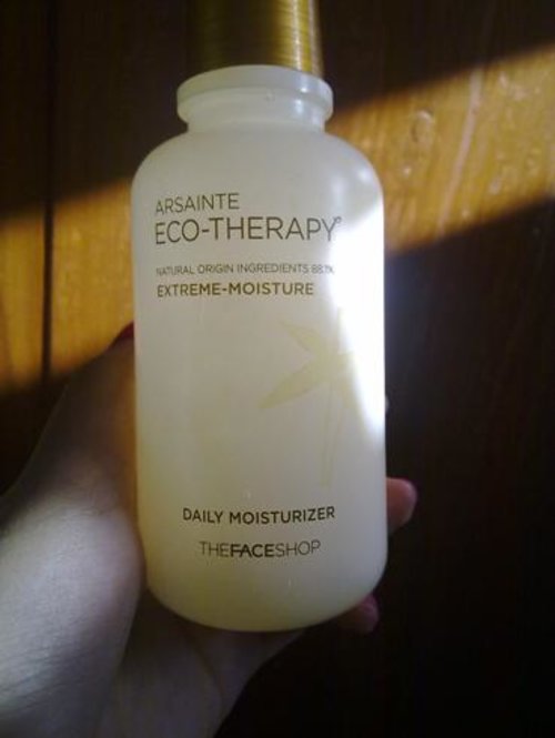 TFS Arsainte Eco-Therapy Daily Moisturizer contains 80% natural ingredients that moist up my skin healthily