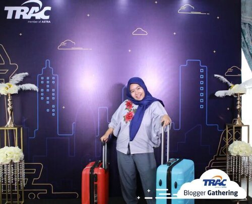 Jadi gimana? Udah siap liburan akhir tahun bareng @trac_astra? Jangan sampai ketinggalan promo promonya ya! 😍😍😍 .
-------
.
 @kompascom #TRACBloggerGathering #TRACtoGo #KompascomBloggerGathering #clozetteid #clozettedaily #hijab #hijabdaily #sewamobil #sewamobilindonesia #astra #tracastra #vidgram
#indovidgram #photobooth #movingphotobooth .