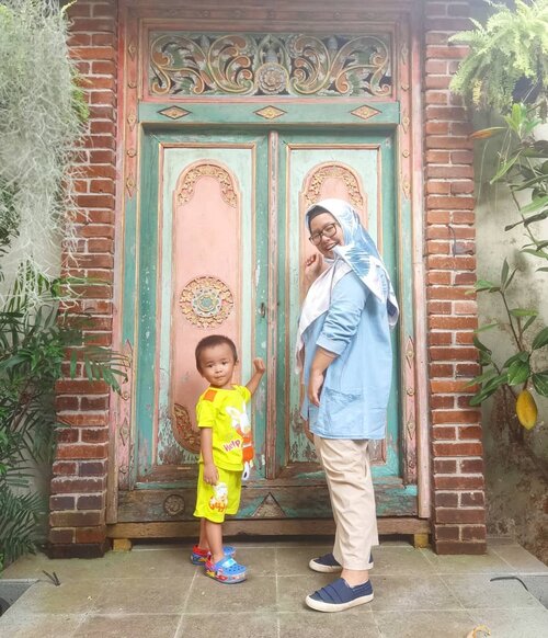 Ga kerasa pas bulan depan, anak ini bakalan jadi threenager. Eh, udah kerasa deng hawa hawa threenager dari sekarang 🤣🤣 KUDU STOK SABAR YANG BUANYAAAAAK. .

Kaya hari ini, ada ajaaaa yang bikin emosi naik huhuhu. But nevertheless, I am his mom and it's my job to raise him to be a responsible man. Meski kadang suka mikir, am I too am hard on him sometimes? Tapi pas diingatkan kalau perilaku dan manners itu lebih baik diajarkan dan dibuat kuat pondasinya di 7 tahun pertama, bismillah semoga yang saya lakukan itu berdampak baik di masa depannya. .

Ngomongin ulang tahun, ide dong  mending dirayain atau nggak dan temanya apa? Sekain jungle theme dan paw patrol ya 🤣 Ada ide, ada ide? .
-------
.
#clozettedaily #ClozetteID #hijab #momandson #hijabdaily #family #thoughtsbyFaradila #parentingalafaradila #momslife #satriorpradana #satrio34mo #30haribercerita #30HBC2002 @30haribercerita #lifestyleblogger #parenting #momblogger #bloggerperempuan #momandsonphotography #momandsongoals #hijabers #hijabstyle