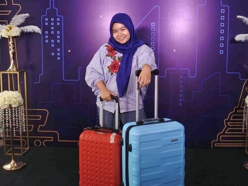 Siapa yang pengen liburan akhir tahun? Cung! 🎉🎉🎉 Saya mau membagikan tips untuk kiburan akhir tahun tanpa ribet dari acara Blogger Gathering @trac_astra & @kompascom beberapa hari yang lalu. Tentunya sama tambahan tips dari pengalaman berpergian  dengan bayi 😆 Jadi meskipun bawaannya sebanyak ini, tapi tetap nyaman dalam berpergian 😍😍 .Penasaran? Cuss langsung melipir ke blog post terbaru Liburan Akhir Tahun Anti Ribet Bersama TRAC Astradi https://faradiladputri.com/liburan-akhir-tahun-anti-ribet-bersama-trac-astra/. Pssst, ada info diskon rental mobil dan bis di TRAC Astra loh 😍😍😍 .-------.#TRACBloggerGathering #TRACtoGo #KompascomBloggerGathering #clozetteid #clozettedaily #hijab #hijabdaily #sewamobil #sewamobilindonesia #astra #tracastra #traveling #suitcase #ootd #momblogger #travelblogger