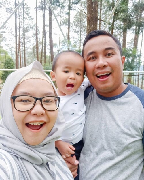 HAPPY BIRTHDAY BAPAK ARGA ❤️❤️❤️ Selamat masuk ke umur kepala 3, finally your age catches up to your looks 🤣 tapi kita tetap sayang kok 🥰⁣
⁣
Thank you for all your hard work to keep me and Rio both healthy and happy. Semoga terus diberi kekuatan & kesabaran untuk menjadi imam keluarga sampai jannah, aamiin YRA ❤️⁣
⁣
Doa doa terbaik selalu untukmu ❤️ semoga kita cepat bisa jalan-jalan lagi kaya di foto ini. We love having many adventures with you 😍😍 ⁣
⁣
.⁣
--------⁣
.⁣
⁣
#thepradanasfamily #satriorpradana #family #mylittlefamily #familyholiday #familypicture #familyselfie #throwback #mudik2019 #happybirthday #happybirthdayhubby #hubbybirthday #thelawupark #tbt #travelingwithkids #travelingwithroddlers #familytravel #tawamanggu #visittawamanggu #momblogger #lifestyleblogger #clozetteid #clozettedaily #hijab #happy #photooftheday