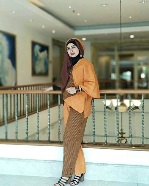 Etnik Lurik. Today's outfit from Kamila-Hijab by @teti_hermawan . Hoodie hijab by @ina_rose29..#clozetteid #ootd #DYStyle #busanamuslimkreasi #batiklurik