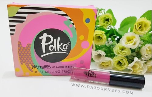 Produk yang akan saya review kali ini adalah salah satu produk lokal yang bikin saya bangga karena mampu masuk ke pasar luar negeri. Polka Matteness Lip Lacquer merupakan brand Indonesia yang mampu menembus pasar Australia, USA, juga Malaysia. Kali ini saya akan mereview salah satu shade yang ada pada kemasan Best Selling Trio mereka. Kenapa cuma satu, kan isinya tiga? Karena  saya cuma dapat satu, ini juga dapet hadiah hahahaa 😂Ga apa ya daripada nggak pernah cicip sama sekali. Beauty blogger tu bukan berarti harus cicip produk terbaru saat itu juga kan? Kl iya, bisa jebol uang dapur saya nanti 😅Ada yang udah coba? @polkacosmetics #clozetteID #Tribepost #PolkaCosmetics #abbeatalgorithm #abcommunity