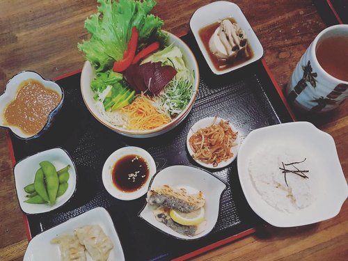 Bring bento one level up, sube sube bento from Shin Men Japanese Resto. Contain salmon, carrot, cabbage, tofu, beet, avocado, edamame, paprika, tauge, bean sprouts.#ClozetteID #foodgasm #foodgram #foodporn #foodblogger #foodlicious #foodnotebdg #foodnotebandung #instafood #kulinerbdg #kulineraddict #kulinerbandung #bandungfoodies #eatoutbdg #ClozetteStar #StarClozetter #GGrep #Japanesefood #Bento