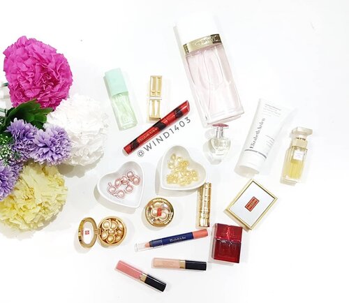 Beauty is not in the face, beauty is a light in the heart - Kahlil Gibran, happy sunday all 😍#clozetteID #makeupjunkies #makeupcollections #makeuphoarder #parfumecollector #collectorparfum #elizabethardenparfume #elizabetharden