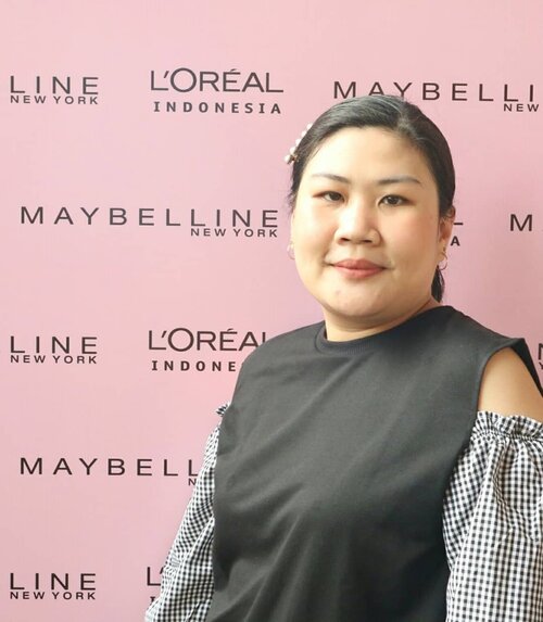 Mengisi bulan puasa dengan kegiatan produktif bareng @maybelline dan @getthelookid ngebahas tentang algorithm instagram tentang produk terbaru @maybelline dan @lorealindonesia plus belajar bikin konten dari @heidianatjahjadi dan @hanummegaa 😍Seru banget, banyak dapet ilmu dari acara "Beauty Hackathon" kali ini. Semoga next aku bisa makin produktif dengan fasilitas seadanya, dan semakin percaya diri walau kebanyakan beauty influencer masih muda 🤣#ramadhancantikmaybelline #beautyhackatonlorealid #bdgbbramadhanlook #clozetteID