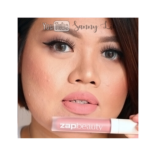 ZAP Beauty Lip Matte - shade Coral, warnanya nude soft orange gitu aku selalu pakai ini kalau pengen tampil fresh dalam sekejap. Karena warnanya bikin seger 😍😍..Kalau kamu penasaran sama performance and shade warna lainnya langsung aja ya ke youtube.com/sannylie ya thank youuu..this is a collaborative project between @zap_beauty x @clozetteid and clozetter .. #zapbeautylipmatte #Clozetteid #ClozetteidReview #ZapbeautylipmattexClozetteidreview #reviewlipstick #reviewlipcream #lipcreamlokal #lipcreammatte #mattelipstick