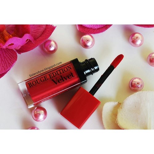 Mau memiliki polesan bibir selembut beludru??? Mesti coba product lip cream velvet dari @bourjoisid *lebih lengkap baca review nya di blog kita | sistersdyne.blogspot.com

#Clozette #ClozetteID 
#Beauty #Makeup #LipCream #Lippie #LipJunkies
#Bourjois #LipCreamVelvet  #Shade #Frambourjoise #RedPinkieShade
#Review #Share #DASistersblog #DASisters 
#BeautyBlogger #BBlogger #BeautyBloggerIndonesia #IndonesiaBeautyBlogger #BBloggerID #BeautiesID #BeautyInsta #BeautyInstagram