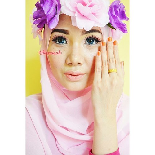 Face of the day.. Hello Spring!! Flower Crown by @nissolashop , Eyebrow using @wardahbeauty eyebrow pencil brown , Waterline eyeliner using @nyxcosmetics @nyxmakeupid JEP Milk , BBcream using @thebodyshopindo  Whiteshiso BBcream , Deep Shading and Deep Highlighting using @lagirlcosmetics @lagirlcosmeticsid Conceal Pro HD in Natural and Almond , Blush on using @thebodyshopindo all in one cheek in ginger  and Lips using @lagirlcosmetics in Peony from @makeupuccino *Check last my review on blog #DASisters 
#Clozette #ClozetteID #Beauty #Makeup #Selfie #Hijab #HijabSoftPink #FOTD #NOTD #Spring #NailPolishOrange #Review #Share #DASistersblog #LAGirlCosmetics #Glazed #GlazedLipPaint #GlazedLipPaintPeony #Peony #giveawaymakeupuccino #BBloggers #BBloggerID #BeautyBloggers #BeautyBloggerIndonesia #IndonesiaBeautyBlogger #Fotdibb #BeautiesID