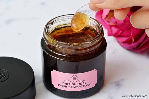 🌹British Rose Fresh Plumping Skin, masker ini lucu lhooo, ada potongan-potongan kelopak bunga mawar di masker ini. Jadi, berasa seperti pake masker bunga mawar beneran
.
.
Baca review lanjut tentang product ini dipost blog terbaru kami yaitu www.sistersdyne.com atau click link bio
.
.
#Clozette #Clozetteid #FOTD #Beauty #Skincare #Multimasking #TheBodyShop #Purfiying #Polishing #Plumping #Britishrose #Himalayachorcoal #chineseginsengandrice #Superfood #mask #face #instaskincare #instabeauty #instadaily #skincare #treatment #detox #bbloggers #beautybloggerid #dasistersblog #beautyblogger #rosemask #rose