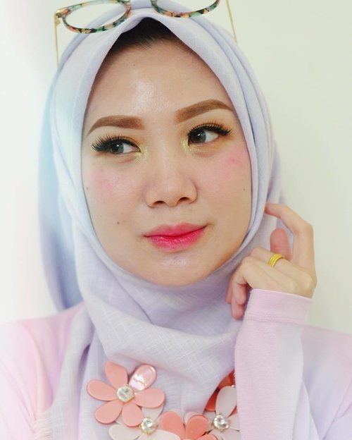 ✨Fresh MOTD For Ramadhan #eyebrow @anastasiabeverlyhills Brow Wiz#eyelashes @deyekoid hijab Smile Eyes#blushon @thebodyshopindo All in One Cheek#moisturizer @cathydollindonesia Water Splash Essence#Lips @tonymoly.official Lip Tone - Pink Coral#Clozette #Clozetteid #beauty #makeup #skincare #Cathydoll #Motd #Fotd #Ramadhan #Dolly #Naturalmakeup #kawaii #hotd #hijabi #hijabstyle #hijabfashion #dianpelangihijab #bbloggers #beautybloggerid #instamakeup #instaskincare #instabeauty #dasistersblog #fotdibb