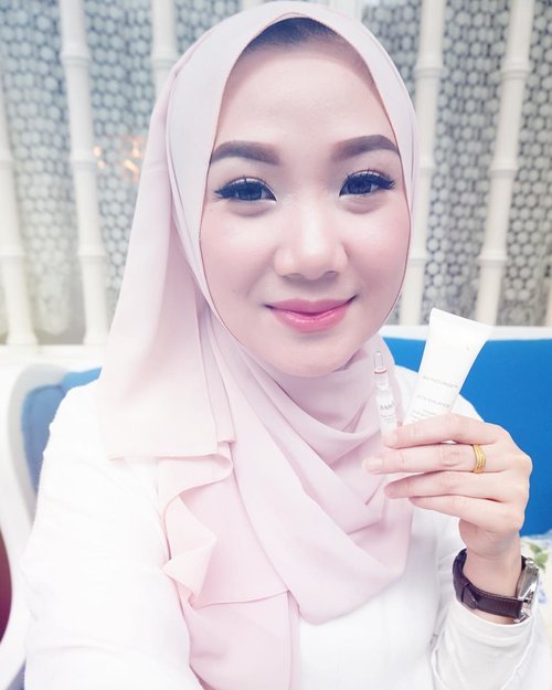Ampoule Active Night Fluid a.k.a (Slepping Beauty Skincare) from @baborindonesia yang mendapat pengharagaan dari Elle Beauty ❤️ Guuueh butuh Ampoule ini ciiiiyn 😍
.
#Clozetteid #Clozette #Beauty #skincare #skincareclass #Babor #Baborindonesia #OOTD #pastel #Pink #BaborIndonesiaxClozetteID #Bloggerreview #bloggers #bbloggers