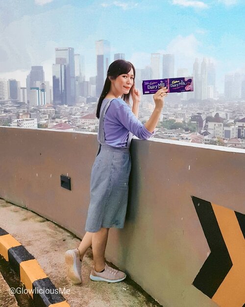 Siapa nih yg masih suka malu2 kucing untuk ngungkapin perasaan buat orang terkasih?Tenang, guys di momen spesial valentine ini kita bakal dibantuin sama @cadburyid buat ngungkapin perasaan kita melalui tulisan ketjeh @NKCTHI  @dilanku dan @dindilekstami_Yang sudah tersedia di kemasan Cadbury special Valentine’s 2020 ini gengsSo kira2 kapan nih ngungkapinnya?The sooner is better yash#UngkapanHatiCadbury#clozetteid#coklat#valentinesday2020#harikasihsayang#14february2020