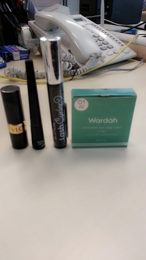 after reading some reviews at FD, I decided to buy these drugstore make up, which i never tried before (except the lipstick), hope it will fit me well :)
