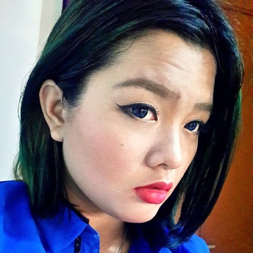 Green - Black - Red - Blue

Playing 2 dark colors and 2 bright colors. Rarely play colors but i think it works well. Love my green streaks blend well with my black hair.

#fotd #redlips #fulllips #blackgreen #hair #clozetteid #clozettedaily #blue