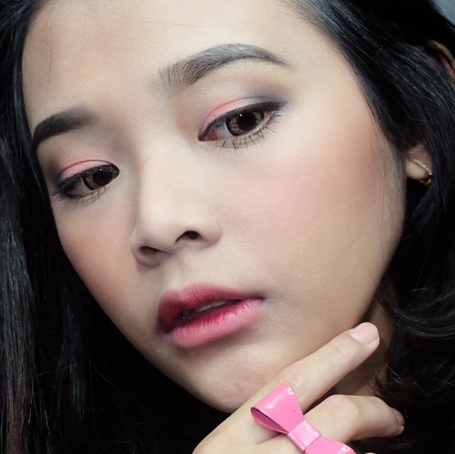 @mokomoko_id one brand makeup tutorial is finally up on my youtube channel! Makeup'an kali ini agak challenging karena hampir rata-rata applynya pake jari doang sampe ngeblend eyeshadow pun pake jari bahahaaha. Hope you like it😘
____
👉🏻youtube.com/ririeprams
#clozette #clozetteid #clozettedaily #makeup #beautyblogger #beautyvlogger