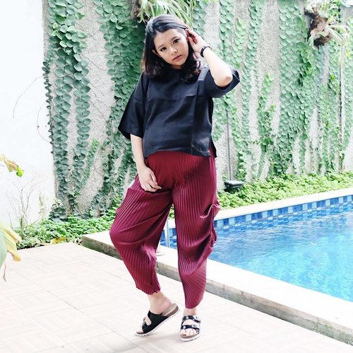First post in 2017! Hello, happy new year😘
.
.
Plisket pants from @shoybrand .
.
#clozette #clozetteid #clozettedaily #ootd #fashion