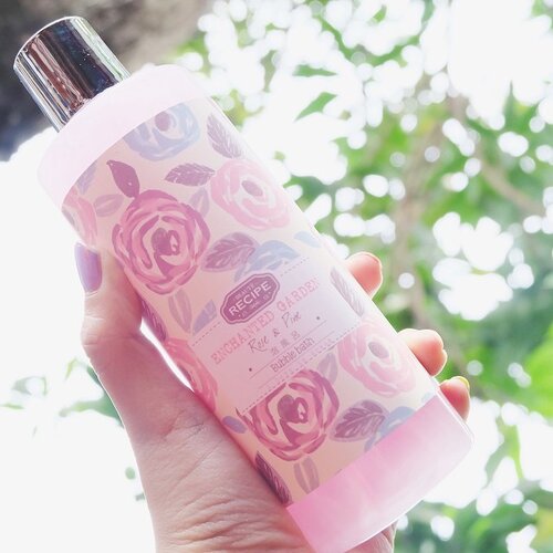 It's Bubble Bath time *blubup blubup* 🛀🏼💆🏻💕
#clozette #clozetteid #clozettedaily #beauty #skincare #rose #skincare