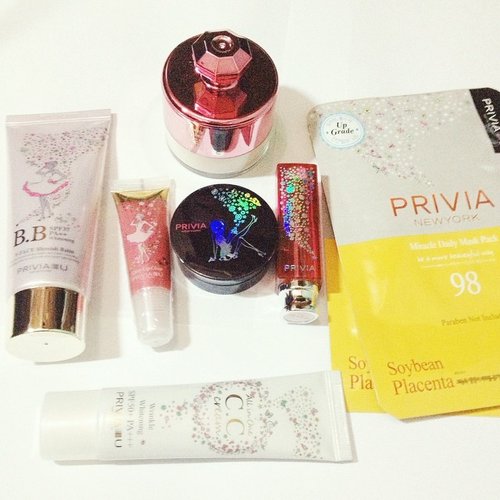 Privia U cosmetics sponsored by Beauty in u❤️
Review will up soon on my blog, link on bio. Stay tuned! #clozette #clozetteID #clozettedaily #BeautyBlogger #korean #makeup