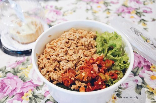 Thank you so much @hijup and @ihblogger and @trfhomemadeindonesia untuk makan siang ya nasi nasian nasi ikan mentega matah 😋 so yummy !

#foodporn #foodgasm #foodies #ihblogger #hijupxihb #hijup #clozetteid