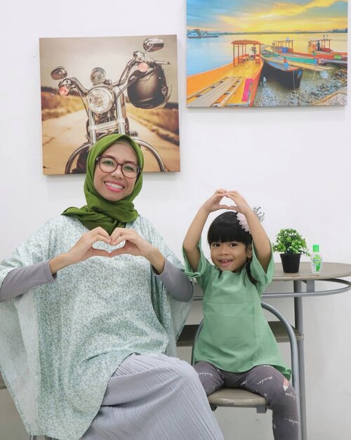 Haiiii Moms, ini dia si #SuperHeroKecil ku Kifta 😍 . Si periang yang selalu membuat Umminya tertawa setiap hari.. ..Hmmmm, sudah weekend saja yahhh 😍 .. Besok mau kemana nih Moms bersama si Kecil? Yuk, seru-seruan bareng #SuperHeroKecil kamu dalam acara Moms Mingle with Dettol di Houbii Urban Adventure Park Pondok Indah, hari Sabtu, 14 Desember ini!..Buruan daftar ya!@DettolIndonesia#ParentingEvent #KidsPlaydate #MomandDaughter #ClozetteID