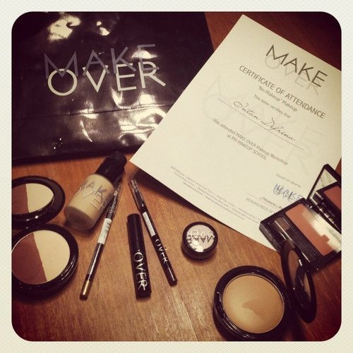 Certificate, products and freebies from @makeoverid make up class last month. A fun way to learn make up at Make Over Studio.

#doubledeemakeup #certificate #MUA #makeupartist #muajakarta #localbrand #makeup #clozetteid #clozettedaily