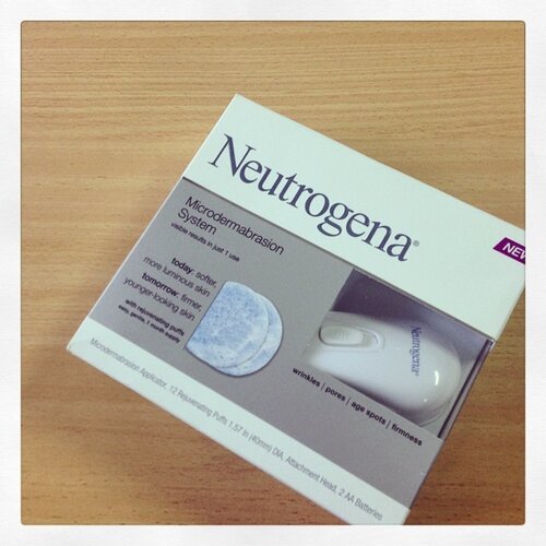 Because it's never too late to invest on skincare. Welcoming my baby, the #neutrogena microdermabrasion system. Can't wait to try this out and review it up on my blog http://gleamingdiamante.blogspot.com

#clozette #clozetteid #clozettedaily #skincare #peeling #treatment #microdermabration