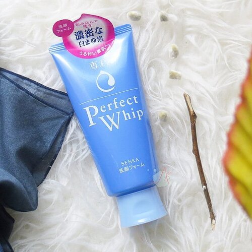 New post is up! ✨
.
Sabun muka favoritku dari @senkaindonesia perfect whip cleansing foam 💖 sebenernya ini bukan sabun muka untuk muka berminyak apalagi berjerawat. Tapi entah kenapa sabun muka ini bikin kulitku lebih normal dan jarang bermasalah. Sabunnya udah mau habis tapi reviewnya baru up hahaha! Cek review lengkapnya di blogku yaa. Tinggql klik link di bio 🙋🏻
.
.
.
.
.
#aidacht #clozetteid #senkaperfectwhip #senka #l4l #f4f #facialfoam #facialwash #shiseido #skincare #skincareroutine #skincarereview #beautiesquad #kbbvmember #beautychannelid #bvlogger #indonesiafemalebloggers #bloggerperempuan #beautybloggerindo #jakartabeautyblogger #bloggerceria #bloggercrony