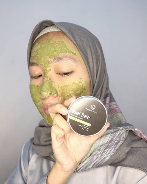 Pernah ngga sih, beli masker green tea tapi wanginya ngga green tea? 🍵.Salah satu yang aku suka dari masker @thebodyheart itu wanginya, enak banget! Kayak matcha yang bisa diminum itu loh. Review lengkapnya udah ada di blog, langsung cek aja yuk 💚 aku kepikiran buat giveaway kecil-kecilan yang hadiahnya masker. Kalian tertarik ngga?.#aidacht #beautiesquad #clozetteid #thebodyheart #facemask #indonesia #skincarejunckie #skincarereview