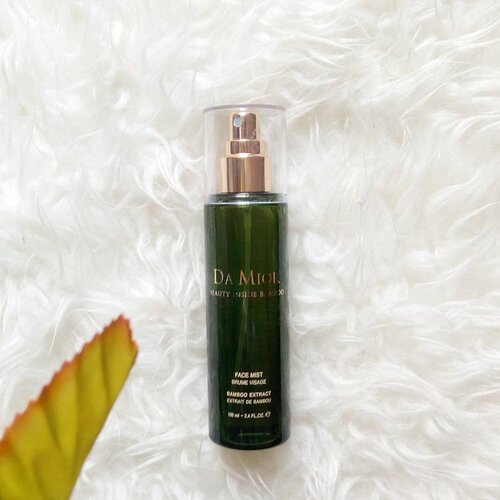 Did you know, bamboo has so many benefits for your skin? 🌿
.
It's @damior_official Face Mist with Bamboo extract. It can be used for many purposes like hydrate your skin, calming your skin, makes your makeup last longer, even becomes your face mask💆🏻 It has reaaally soft spraying power so it easily absorbs to your skin. I really love the scent. It reminds me of... forest? Seriously, it's makes myself and my skin are so calm 💜 and because of it contains so many natural ingredients, it suits for your sensitive, dry, or even your acne skin 😍
.
Have you try Da Mior Face Mist with Bamboo Extract? You can grab it on my @charis_official store on hicharis.net/aidacht 😉
.
.
.
#charis #charisceleb #charisofficial #damior #damiorfacemist #aidacht #clozetteid #facemist #skincare #makeupspray #settingspray #review #bloggers #beautybloggerindonesia #beautybloggers