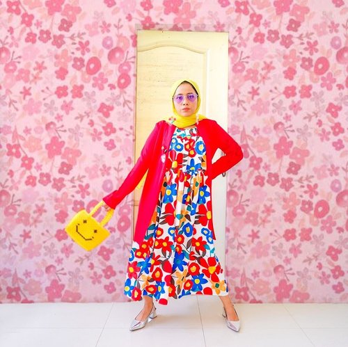 It’s safe to say that floral prints are my thing 💐🌷🌹🌻🌼🌸🌺🥀🍀 #whatzunawears
.
.
.
#clozetteid #floralprints #whattowear #colorstory #walltowallstyle #ootdhijab #mystylingideas #hijabfashion
