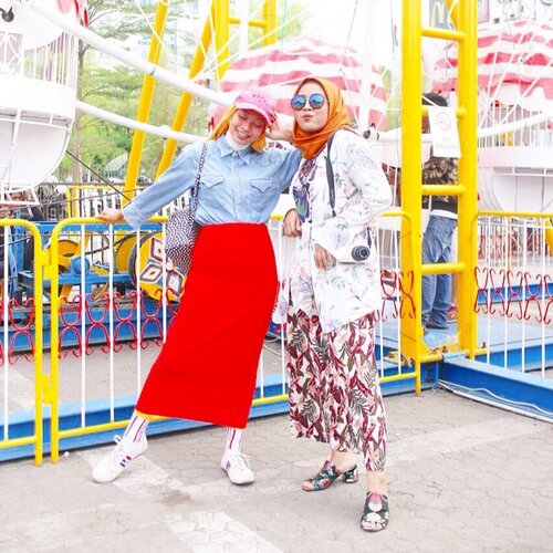 Ini tangan gue kenapa ngatungnya ngga enak banget gini ya. Bisa pose ngga sih lo, Zun!? 🥴 #clozetteid #whatzunawears...#aboutalook #wanderlust #acolorstory #abmlifeiscolorful #fashionblogger #lifestyleblogger #createeveryday #peopleinsquare