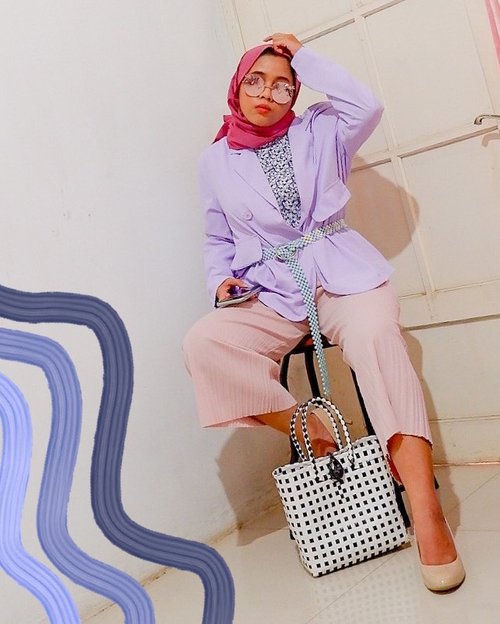 Happy midweek 💜 #whatzunawears
.
.
#fashionhijab #hijabstyle #clozetteid #mystylingideas #ootdhijab