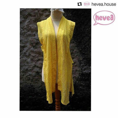 Cool outer for cool person! 
#Repost @hevea.house
・・・
.
Kawaii Matsuri series.
Look #2
Haori Long Coat .
Combine this haori outer with origami butterflies brooches, create your kawaii style!
.
Info:
hevea.house@yahoo.com
.
.
#yellow #haori #outer #kawaii #matsuri #kawaiimatsuriseries #ennichisai #ennichisaiblokm #ennichisai2017 #hevea #heveahouse #heveahouseXennichisai #hetinovela #origami #lookbook #fashion #fashionstylist #fashionblogger #fashionbuyer #fashionworld #clozette #clozetteid