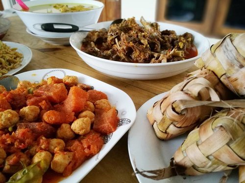 Sudah siap untuk brunch yah.. 😋
.
.
.
.
Selamat berkumpul dengan keluarga ♥️
#clozetteid #lifestyle #foodporn #foodism #dapurmbahdukuh #makananIndonesia #homemade #sofiadewimudikdiary