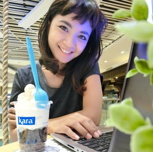 One of my favourite working place in Gandaria City Level 2 .. @kara.island .. and this coconut cacao is one of my fav menu..
Love the pudding 😋 .
.
.
.
Have a great weekend everyone.. 💙 
#clozetteid #lifestyle #beauty #weekendchill #weekend #sofiadewiweekenddiary