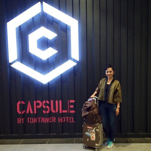 bye for now and in sha Allah see u again soon , Capsule @containerhotel 😊 well some of customer still make a noise inside.. wish they will have better common sense on their next transit.. 😝 #swanstwenty #clozette #clozetteid #clozettegirl #clozetteambassador #sofiadewitraveldiary #sofiadewifashiondiary #weekend #shortescape #funyourself #sundaymorning