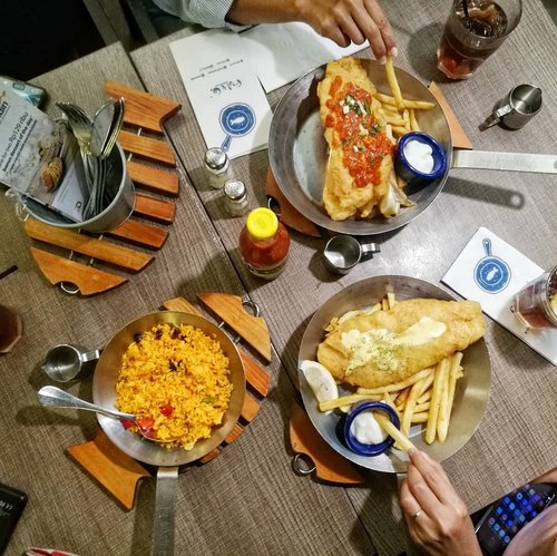 Senin rasa Minggu ... .
.
.
Dinner is better when we eat together .. Pulang dari NTT .. Sopiah cuma mau makan dan makan dan makan sama teman2 🤣🤣
.
.
.
.
@fishncoindo promo with @bankmandiri debit card .. 129K ++ dinner for 2 & free dessert
.
.
.
#foodism #foodporn #foodgasm #fishnco #kulinerjakarta @kotakasablanka #clozetteid #lifestyle #backintown #whenInJakarta #CrewLife