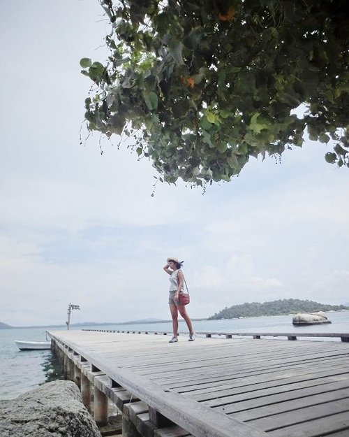 Enjoy the dock and the summer breeze.. let's say, hello weekend 💙🏖️
.
.
.
.
.
#clozetteid #lifestyle #cempedakprivateisland #travelling #wonderfullindonesia #pesonaIndonesia